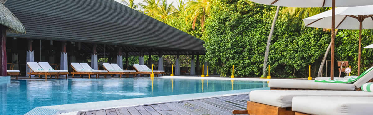 Image of a luxury hotel representing foreign travel